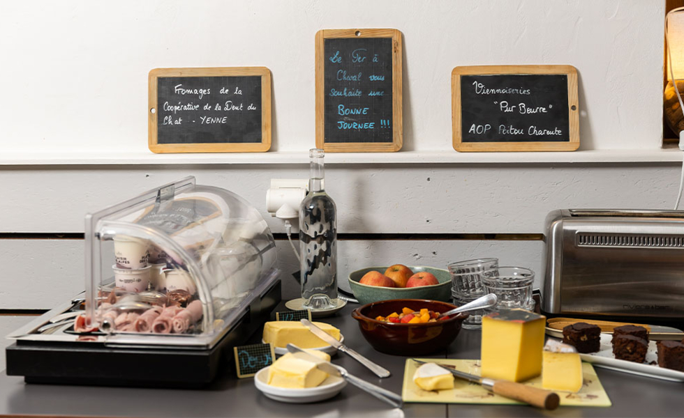 HÔTEL LE FER À CHEVAL Yenne