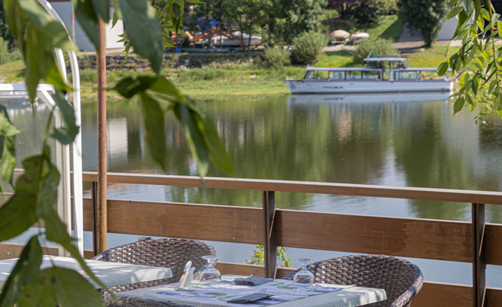 HÔTEL RESTAURANT LES CYGNES Villers-le-Lac