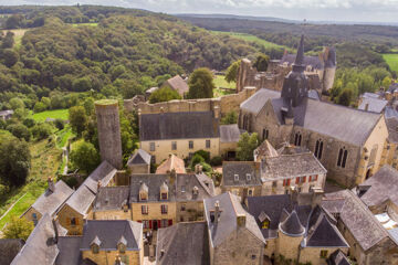 LE GRAND HÔTEL DE MAYENNE Mayenne LE GRAND HÔTEL DE MAYENNE Mayenne