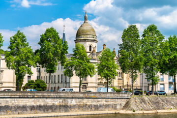 LE GRAND HÔTEL DE MAYENNE Mayenne LE GRAND HÔTEL DE MAYENNE Mayenne
